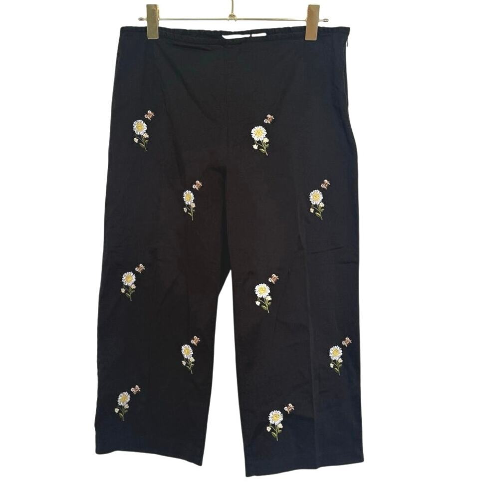 Black sunflower capris